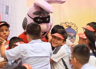 Desde hace 48 años, Colgate Palmolive viene contribuyendo a la salud y bienestar  de los colombianos con su programa de responsabilidad social ‘Sonrisas Brillantes, Futuros Brillantes”, llegando durante este tiempo a 47 millones de niños.